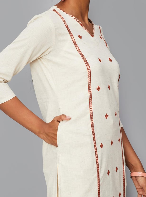 Women Embroidered Kurta with Pockets