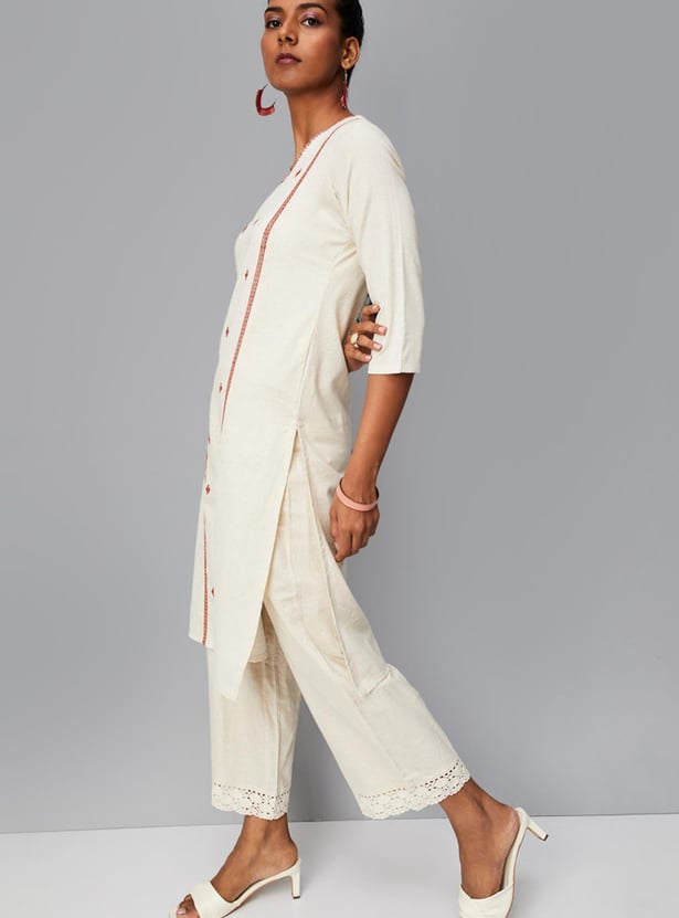 Women Embroidered Kurta with Pockets