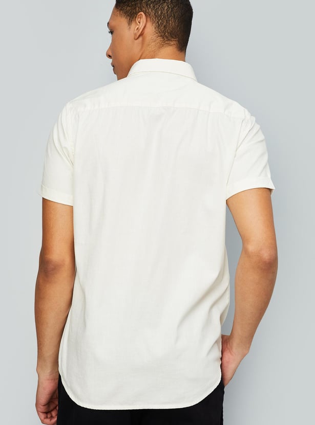 Men Solid Slim Fit Casual Shirt