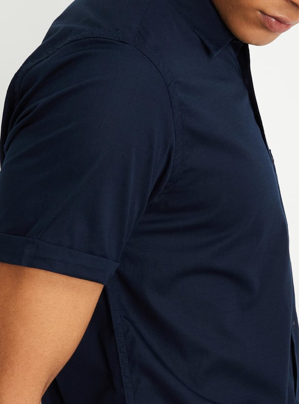 Men Solid Slim Fit Casual Shirt