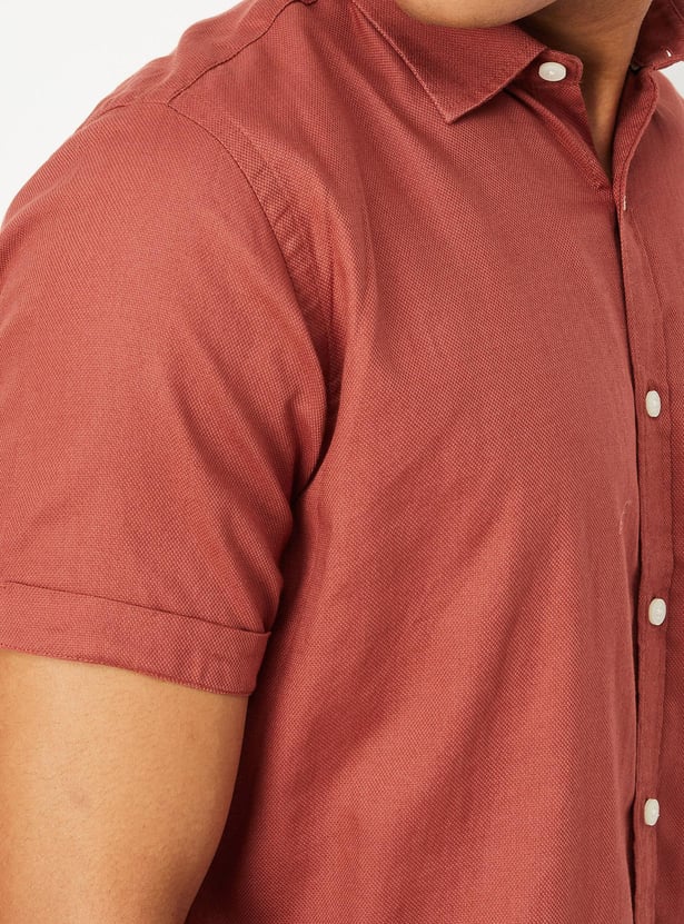 Men Solid Slim Fit Casual Shirt