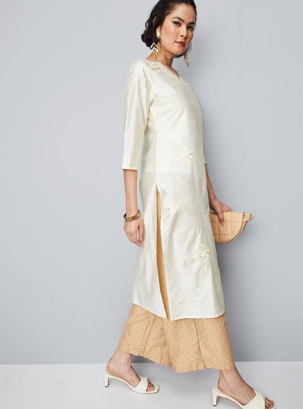 Women Embroidered V-Neck Straight Kurta