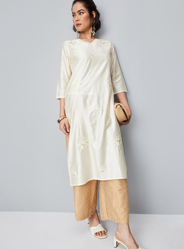 Women Embroidered V-Neck Straight Kurta