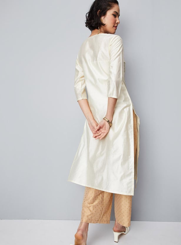 Women Embroidered V-Neck Straight Kurta