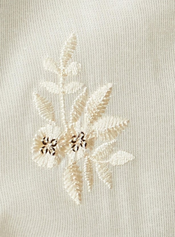 Women Embroidered V-Neck Straight Kurta