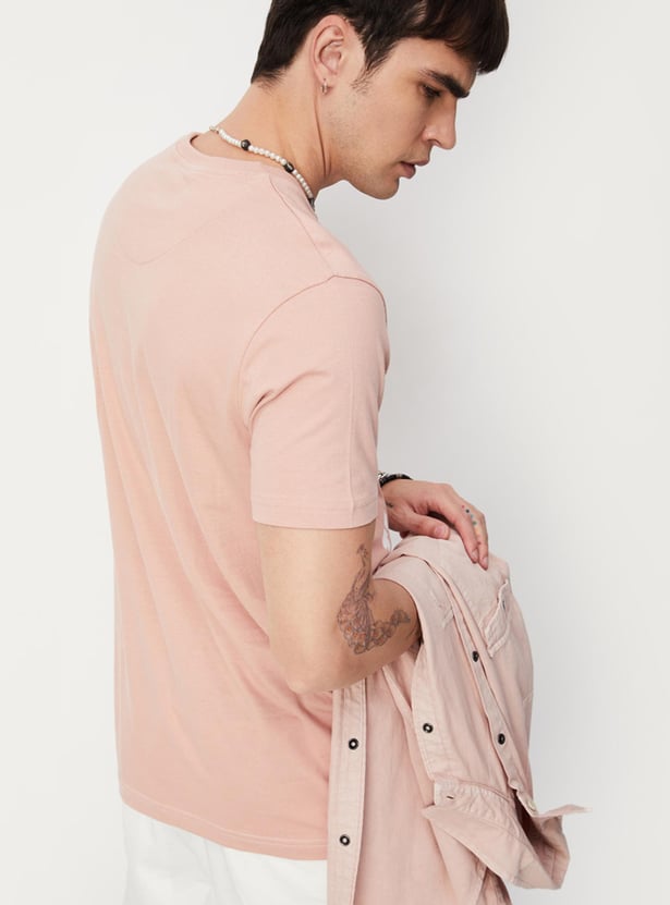 Men Colourblocked Slim Fit T-shirt