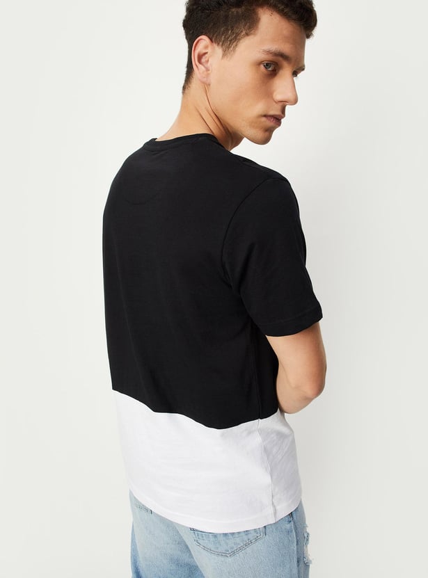 Men Colourblock Slim Fit T-shirt