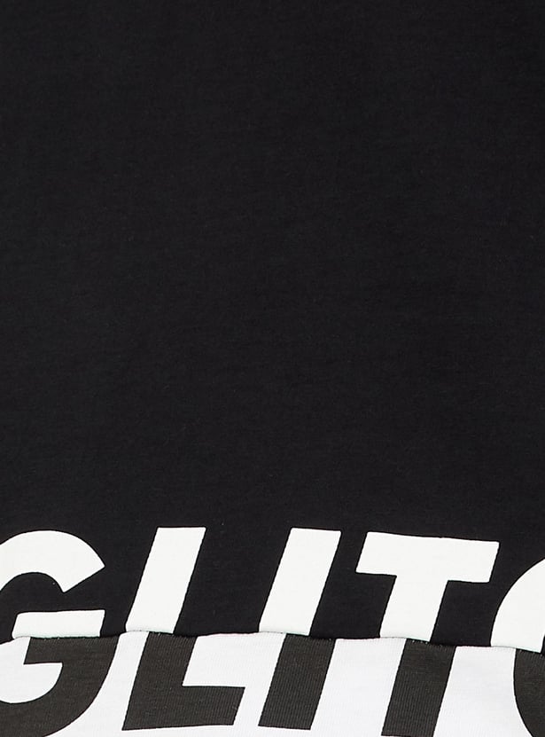 Men Colourblock Slim Fit T-shirt