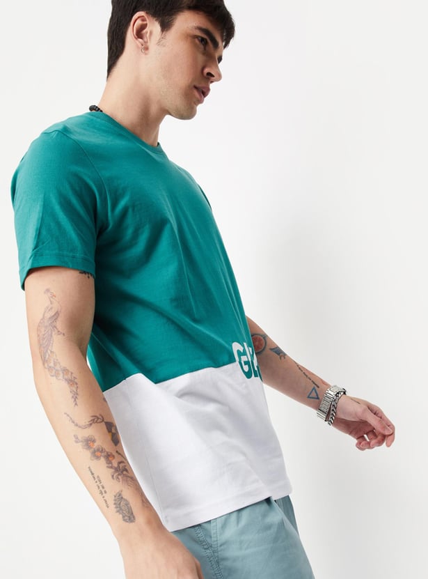 Men Colourblock Slim Fit T-shirt