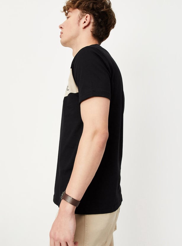 Men Colourblocked Slim Fit T-shirt