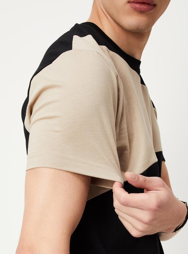 Men Colourblocked Slim Fit T-shirt