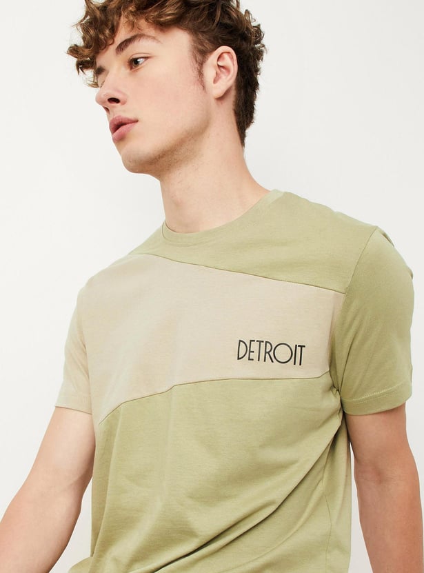 Men Colourblocked Slim Fit T-shirt