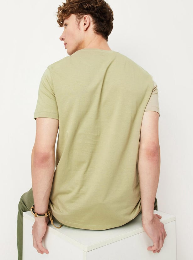 Men Colourblocked Slim Fit T-shirt