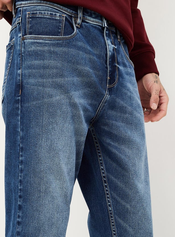 Men Carrot Fit Washed Jeans