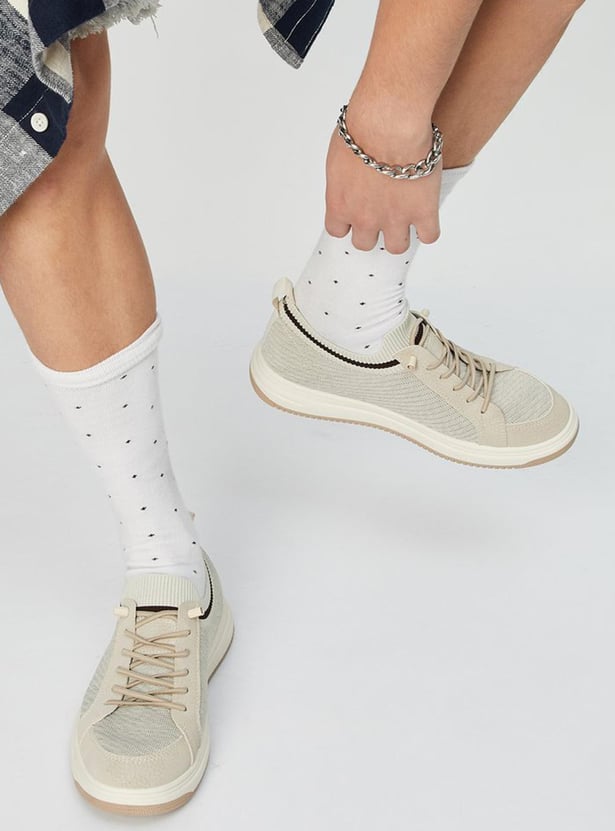 Men Mesh-Panelled Sports Shoes