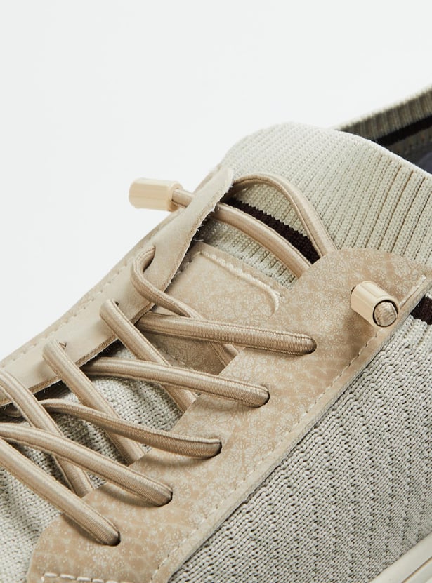 Men Mesh-Panelled Sports Shoes