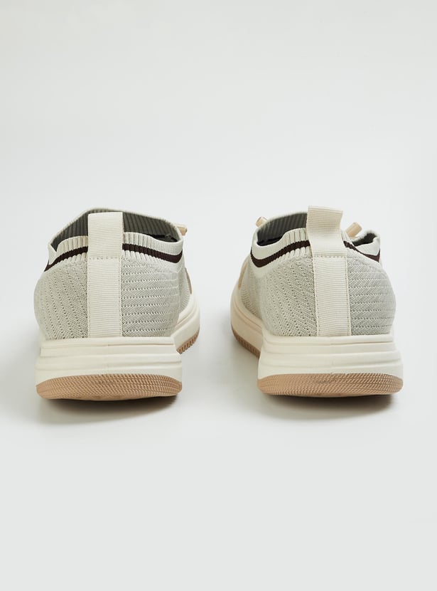 Men Mesh-Panelled Sports Shoes