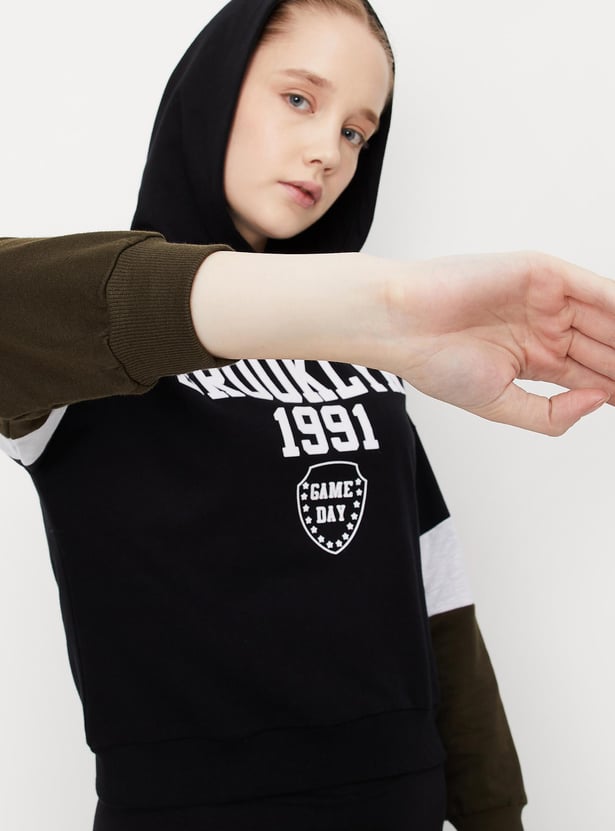 Women Hooded Graphic Sweatshirt