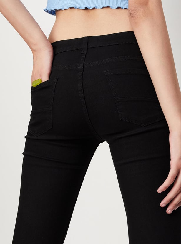 Women Solid Skinny Fit Crop Jeans