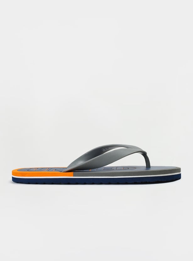 Men Colorblocked V-Strap Slippers