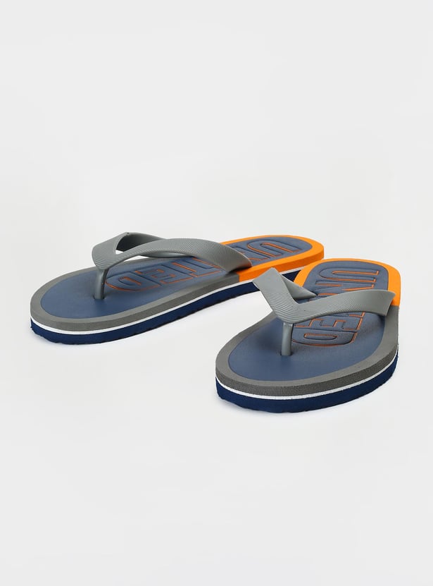 Men Colorblocked V-Strap Slippers