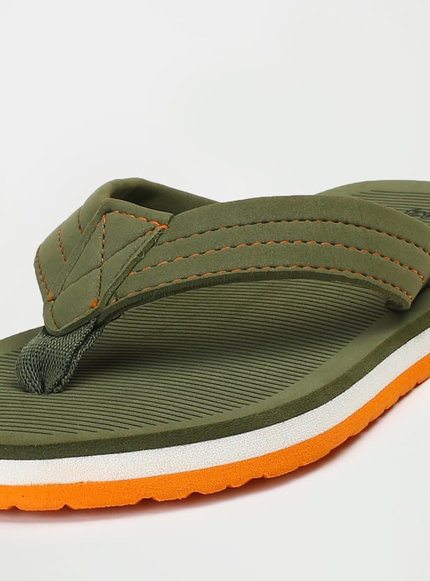 Men Textured V-Strap Slippers