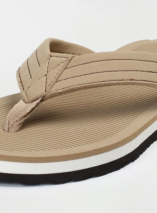 Men Textured V-Strap Slippers