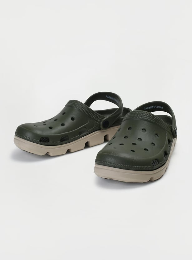 Men Colourblocked Clogs with Pivoting Strap