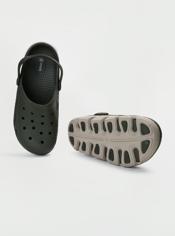 Men Colourblocked Clogs with Pivoting Strap