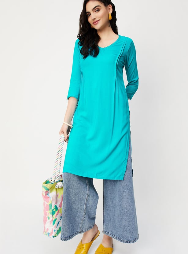 Women Solid V-neck Straight Kurta