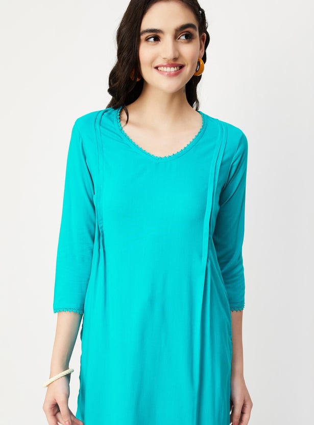 Women Solid V-neck Straight Kurta