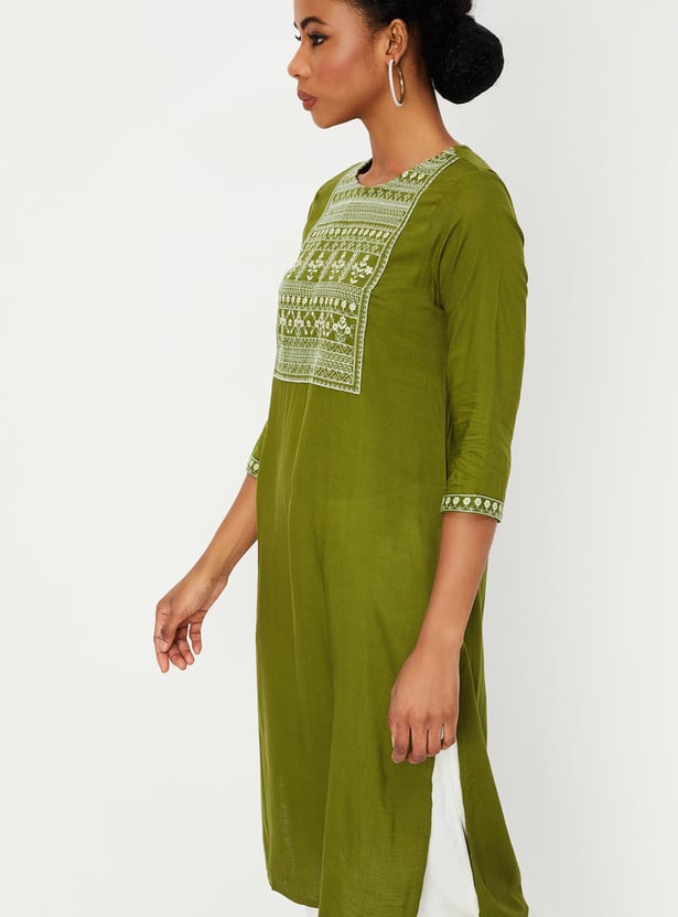 Women Embroidered Straight Kurta