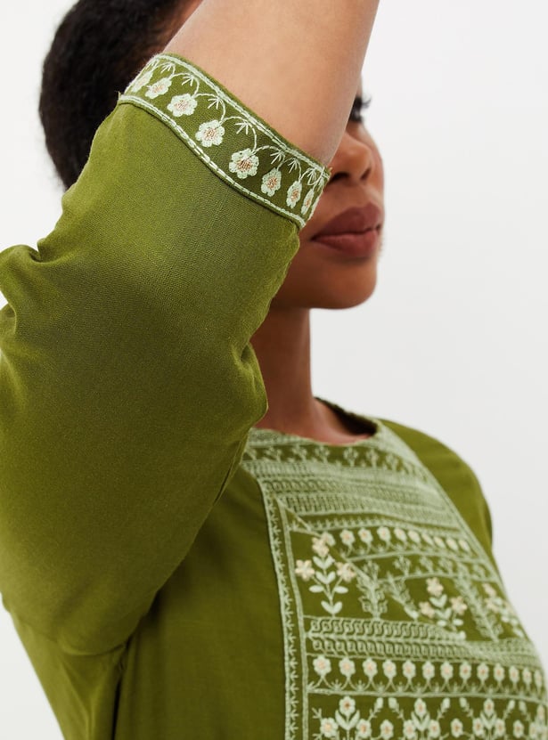 Women Embroidered Straight Kurta