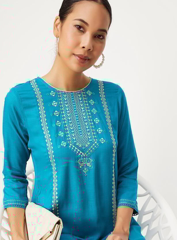 Women Embroidered Yoke Straight Kurta