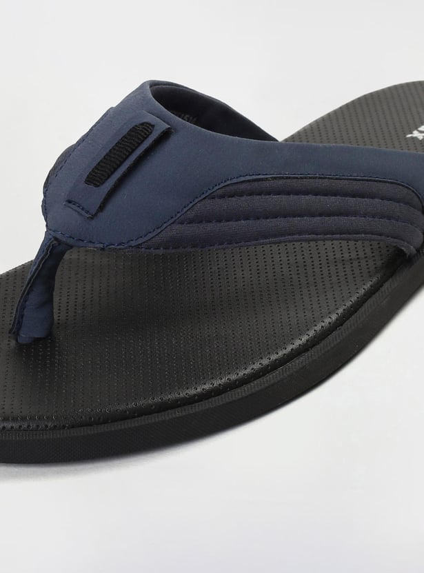 Men Solid V-Strap Slippers