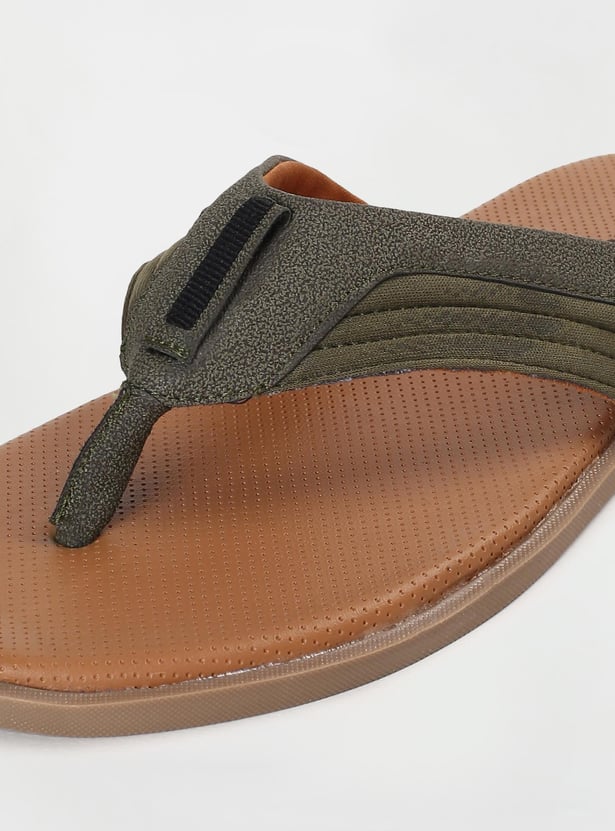 Men Colourblocked V-Strap Slippers