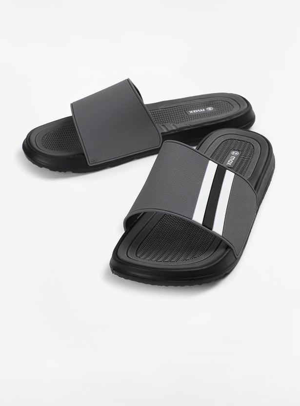 Men Striped Open-Toed Sliders