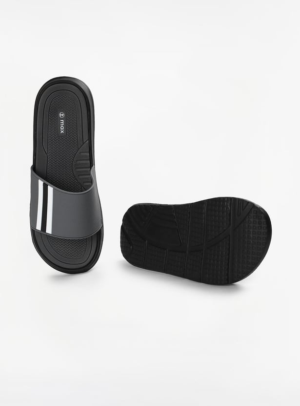 Men Striped Open-Toed Sliders