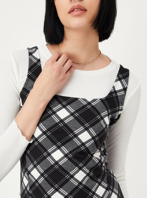 Women Checked Pinafore Dress with T-shirt