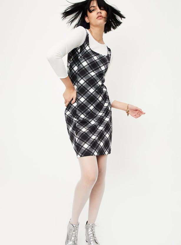 Women Checked Pinafore Dress with T-shirt