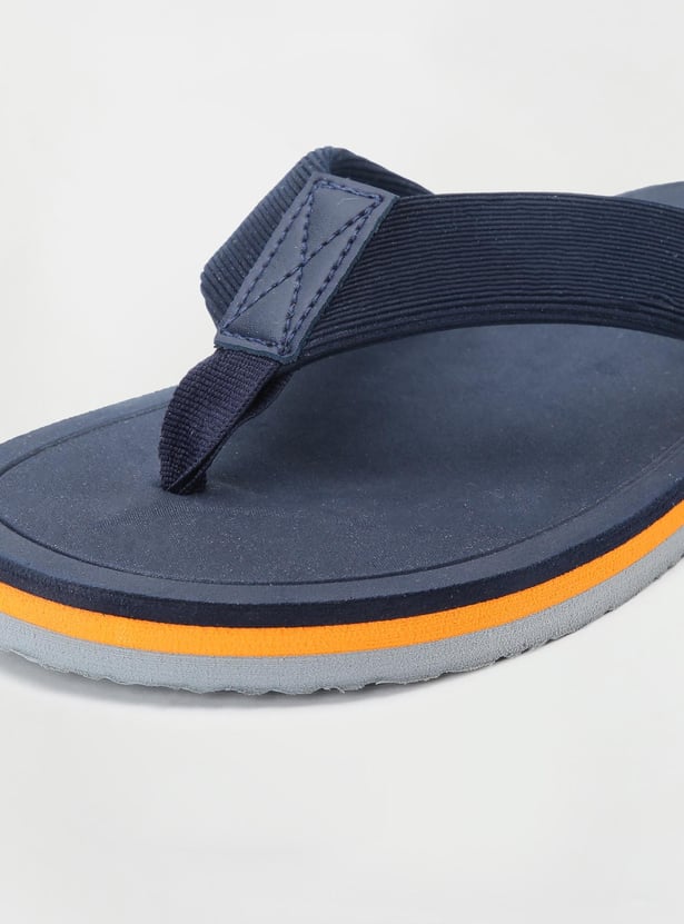 Men Solid V-Strap Slippers