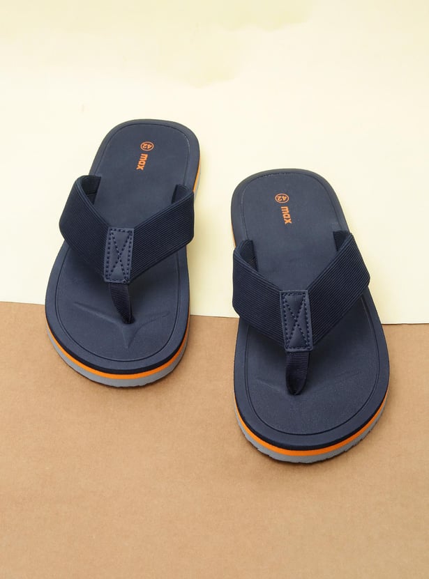 Men Solid V-Strap Slippers