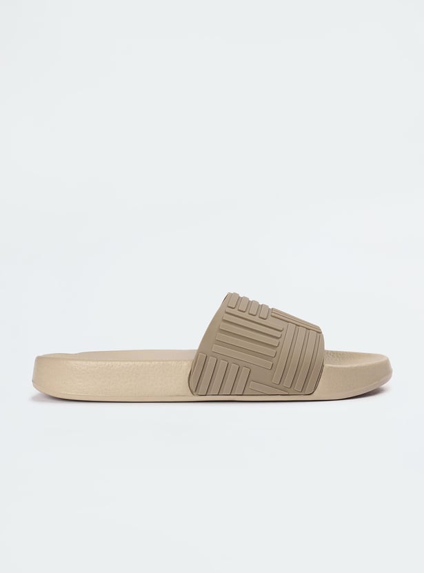 Men 3D Embossed Wash and Wear Sliders