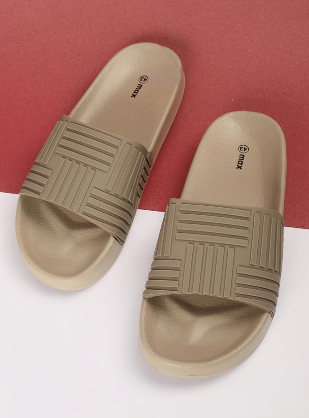 Men 3D Embossed Wash and Wear Sliders