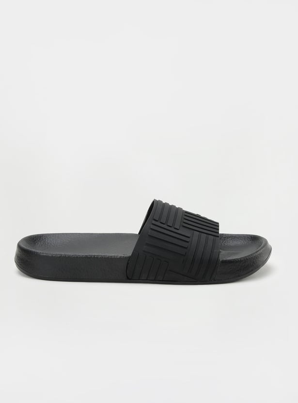 Men 3D Embossed Wash and Wear Sliders