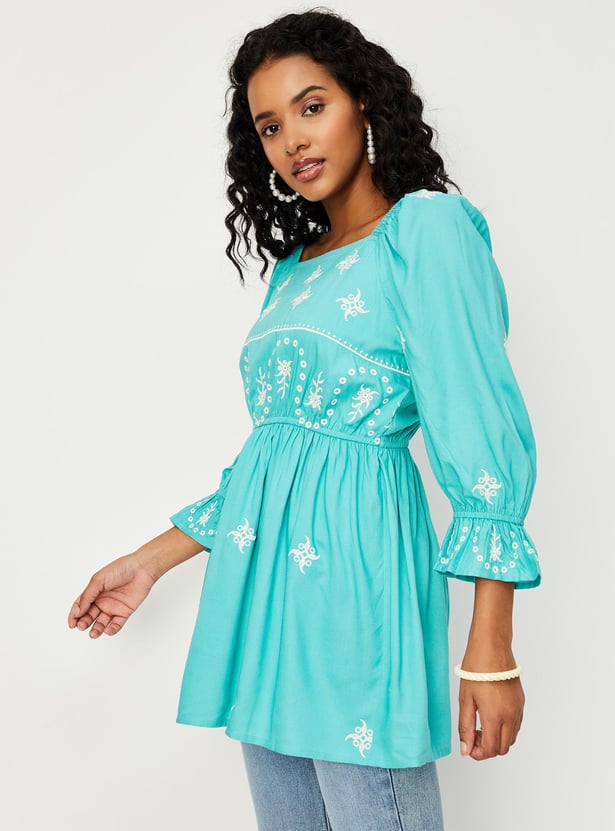 Women Embroidered Cinched Waist Tunic