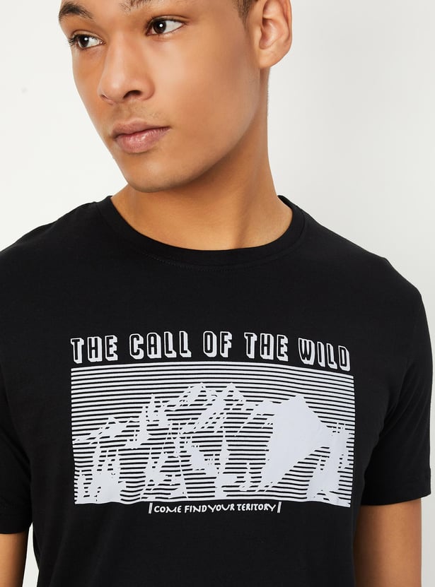 Men Graphic Printed Slim Fit T-shirt