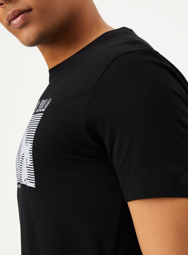 Men Graphic Printed Slim Fit T-shirt